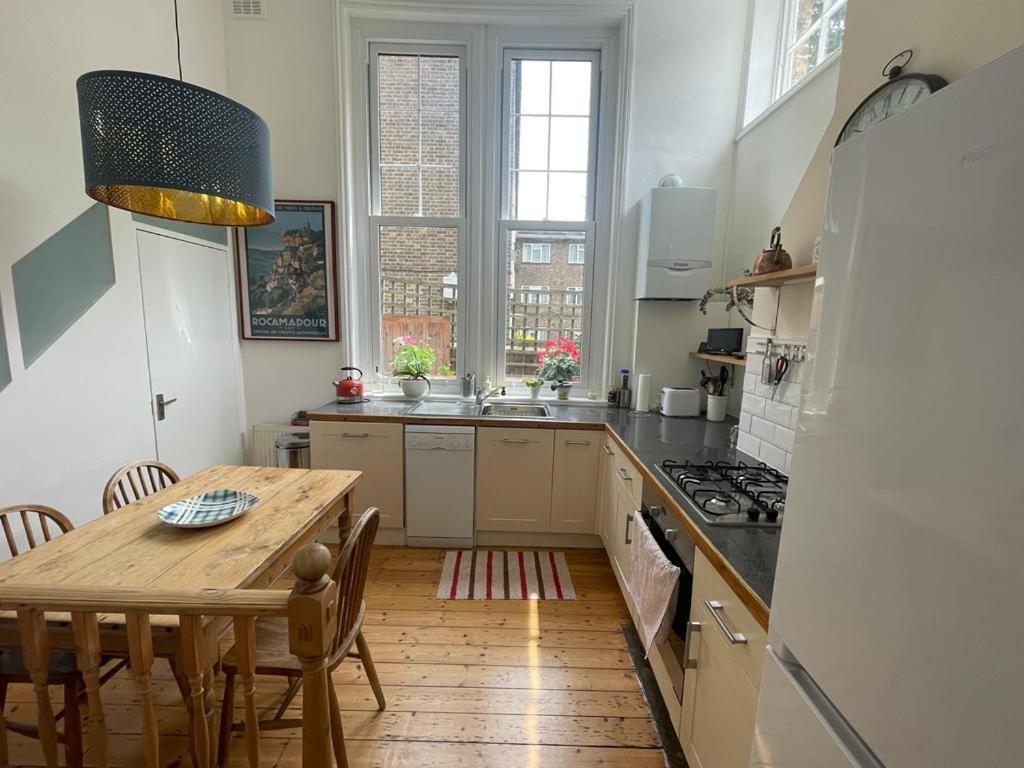 Spacious Holiday Home! ロンドン エクステリア 写真