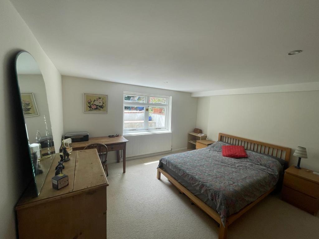 Spacious Holiday Home! ロンドン エクステリア 写真
