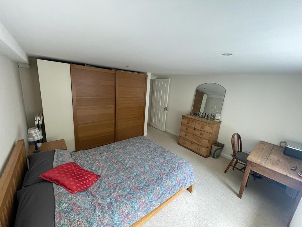 Spacious Holiday Home! ロンドン エクステリア 写真