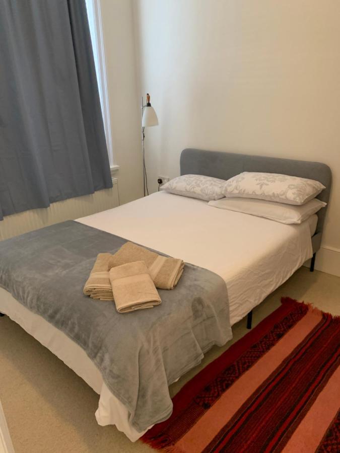 Spacious Holiday Home! ロンドン エクステリア 写真